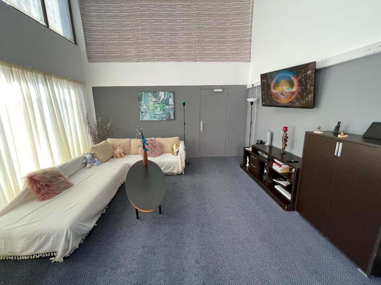 Premium Hostel Marina Paphos Bagian luar foto