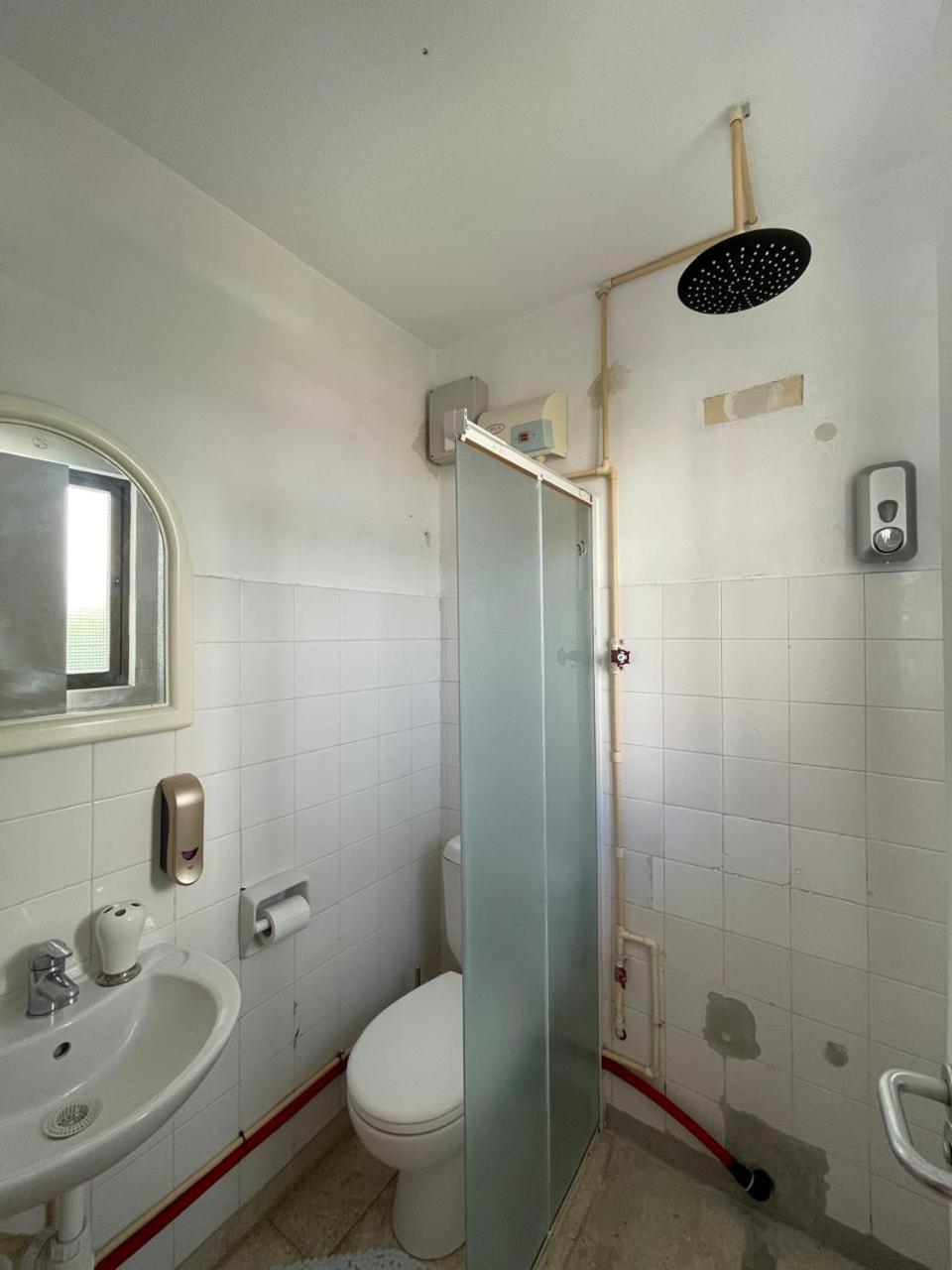 Premium Hostel Marina Paphos Bagian luar foto