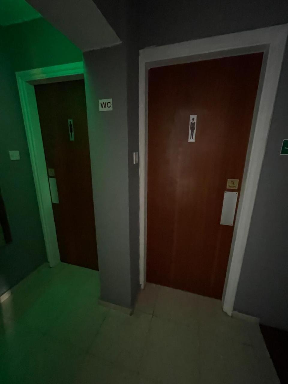 Premium Hostel Marina Paphos Bagian luar foto