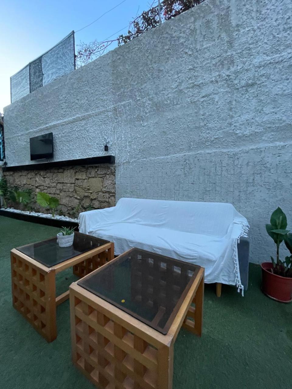 Premium Hostel Marina Paphos Bagian luar foto