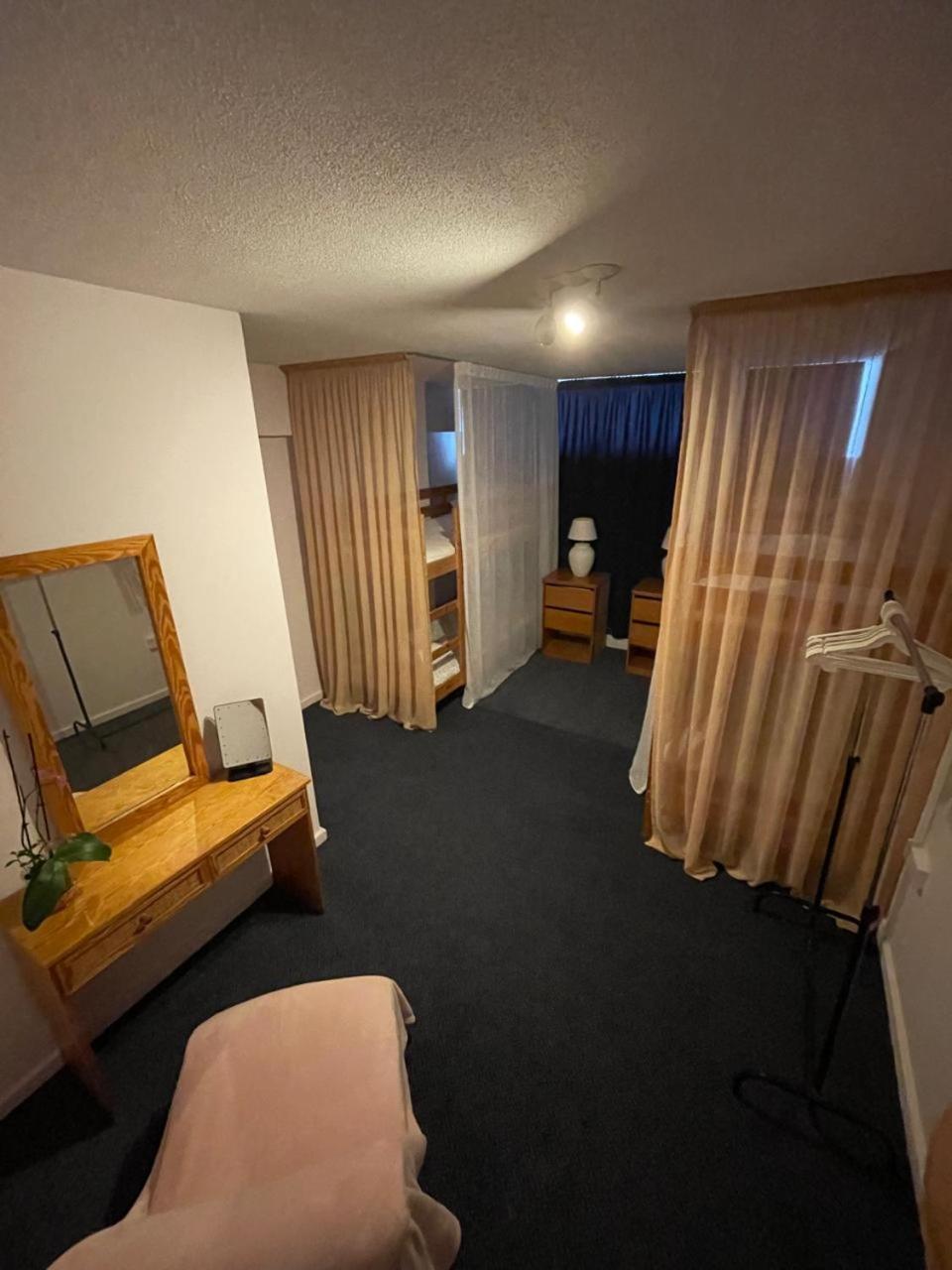 Premium Hostel Marina Paphos Bagian luar foto