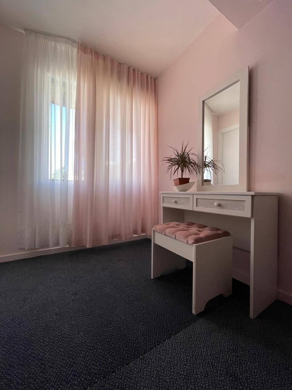 Premium Hostel Marina Paphos Bagian luar foto